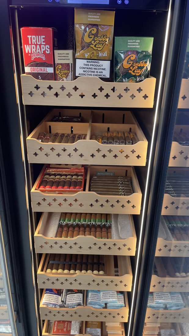 Humidor shelves